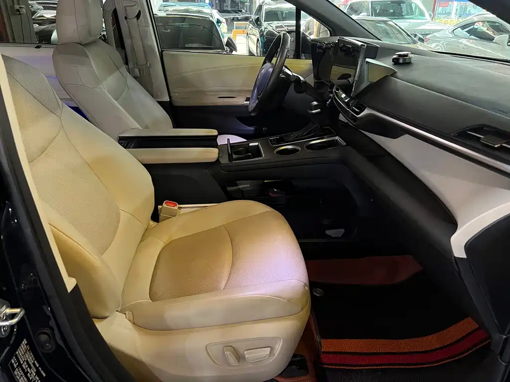 Toyota Granvia — фото 7