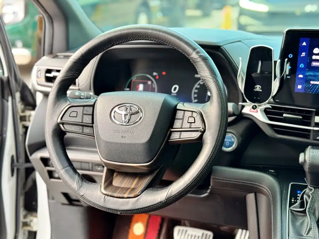 Toyota Sienna — фото 9
