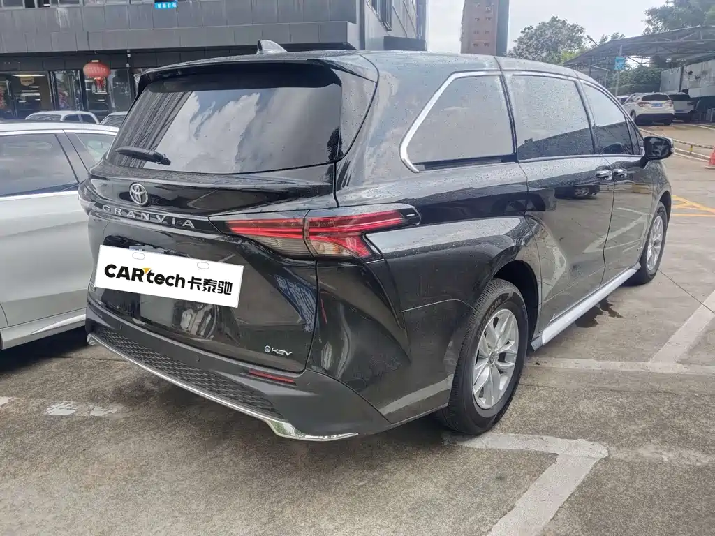 Toyota Granvia — фото 3