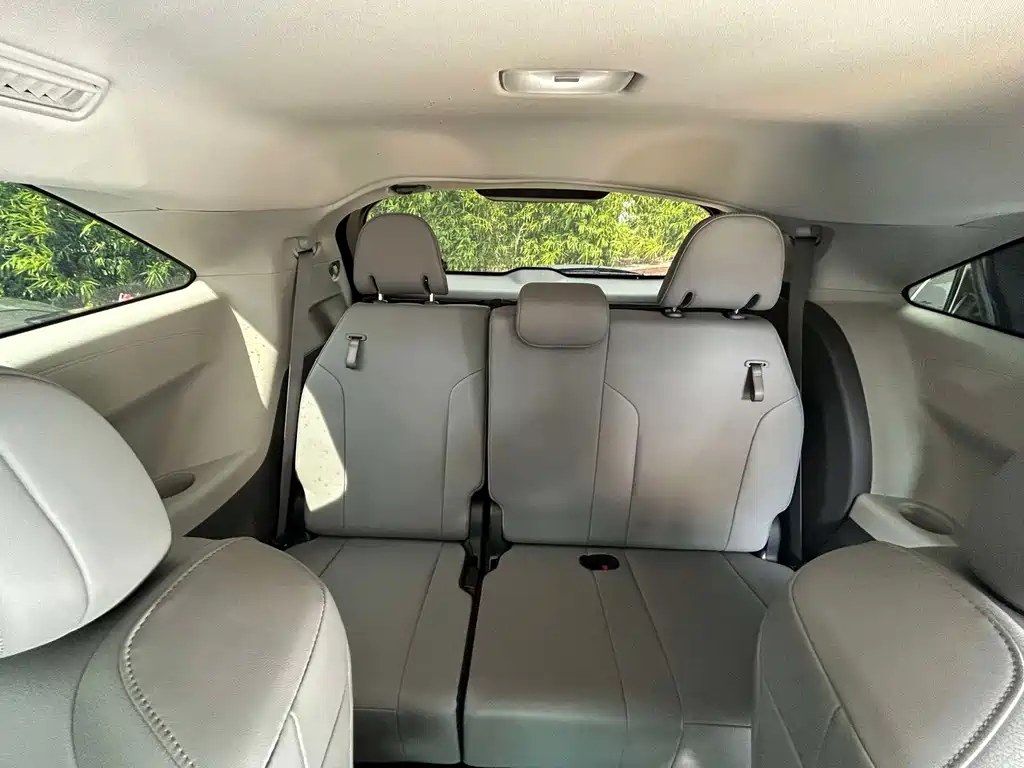 Toyota Granvia — фото 7