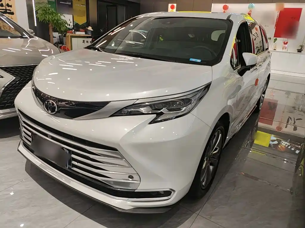 Toyota Sienna — фото 2