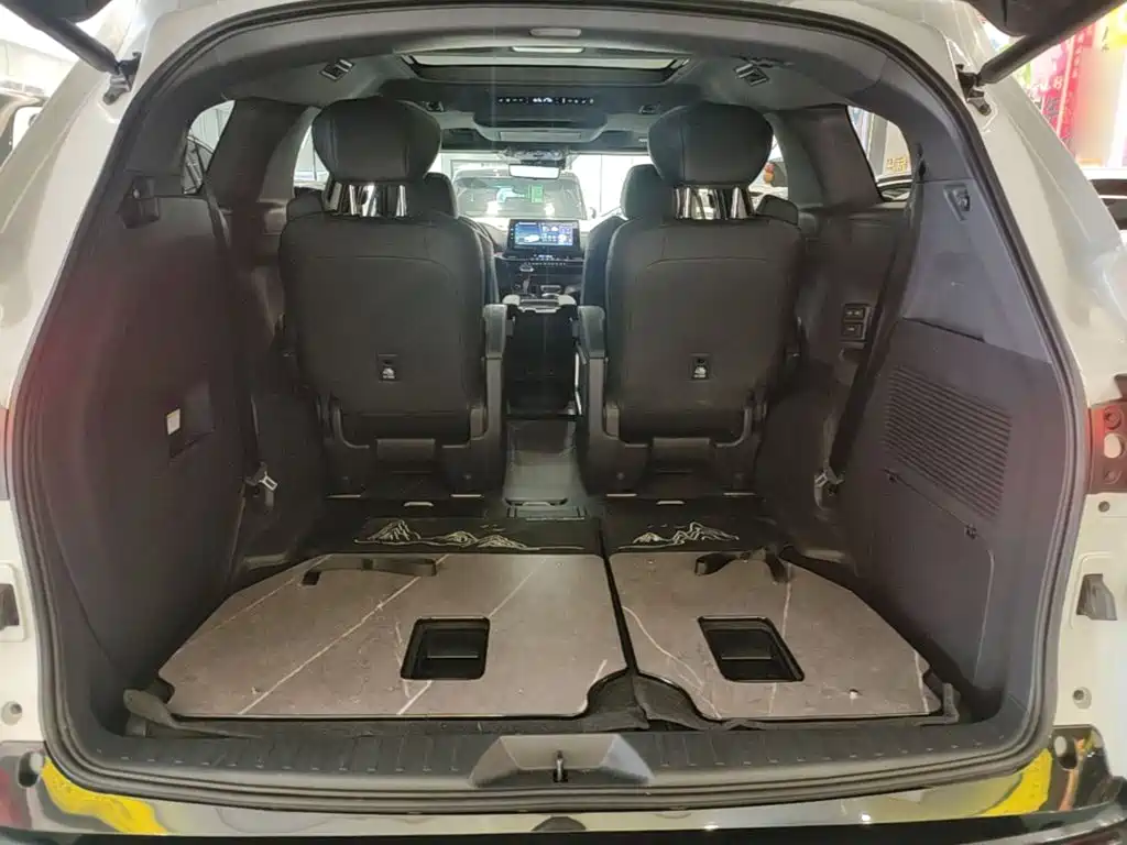 Toyota Sienna — фото 19
