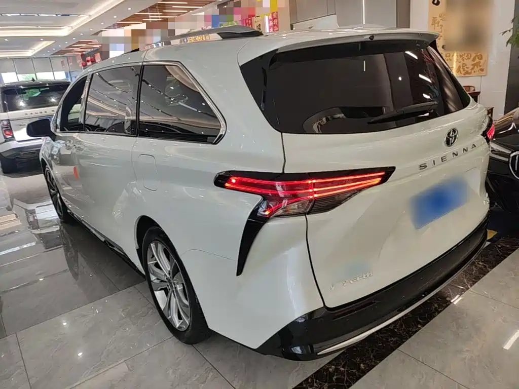 Toyota Sienna — фото 5