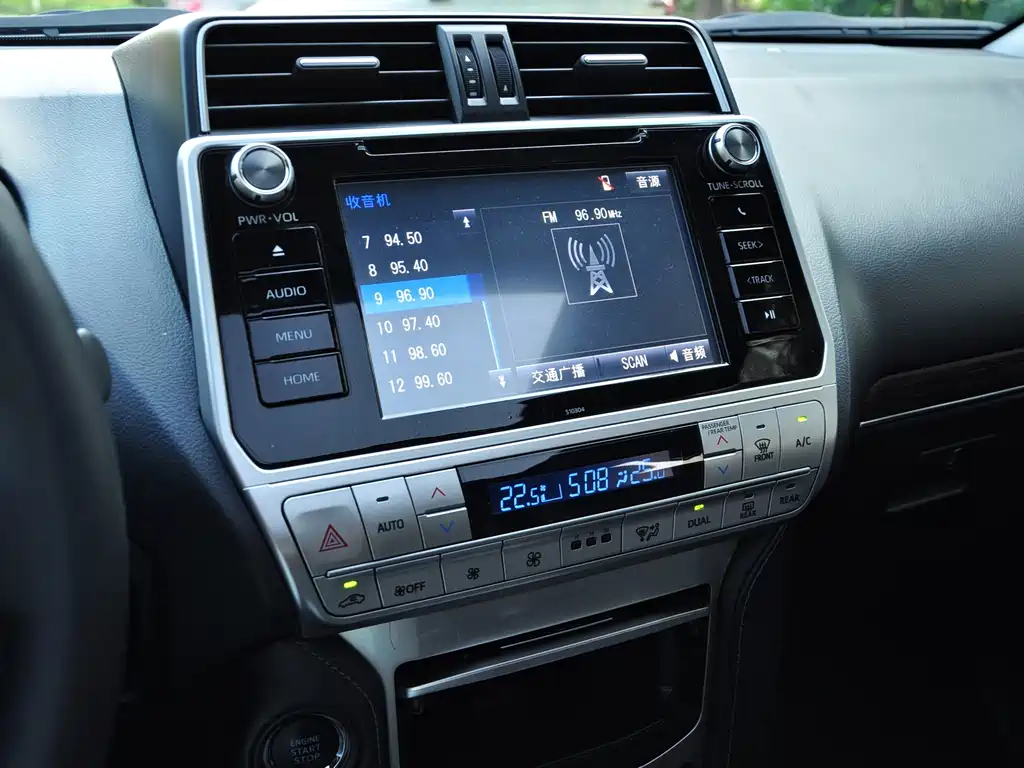 Toyota Prado — фото 10