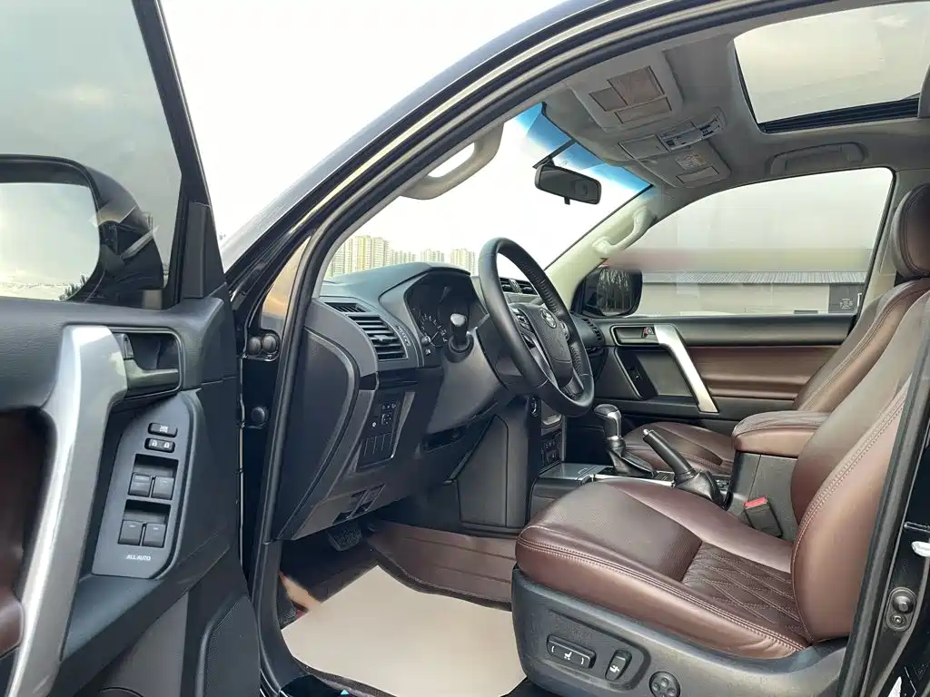 Toyota Prado — фото 15