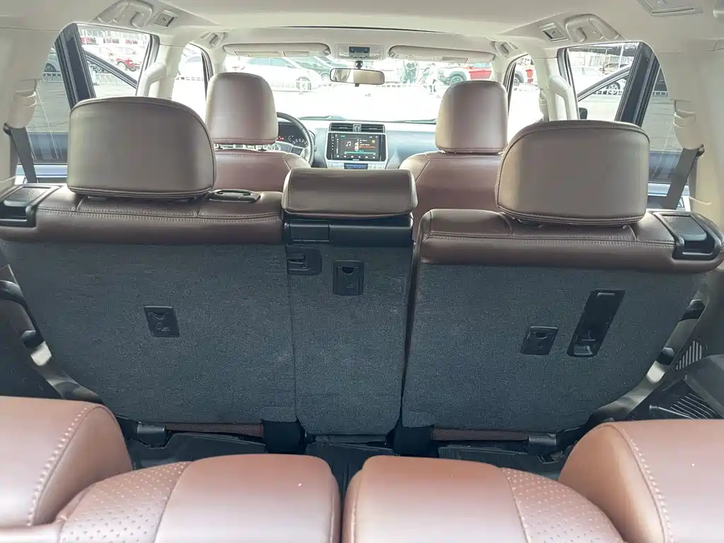 Toyota Prado — фото 4