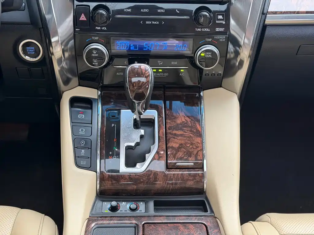 Toyota Alphard — фото 17