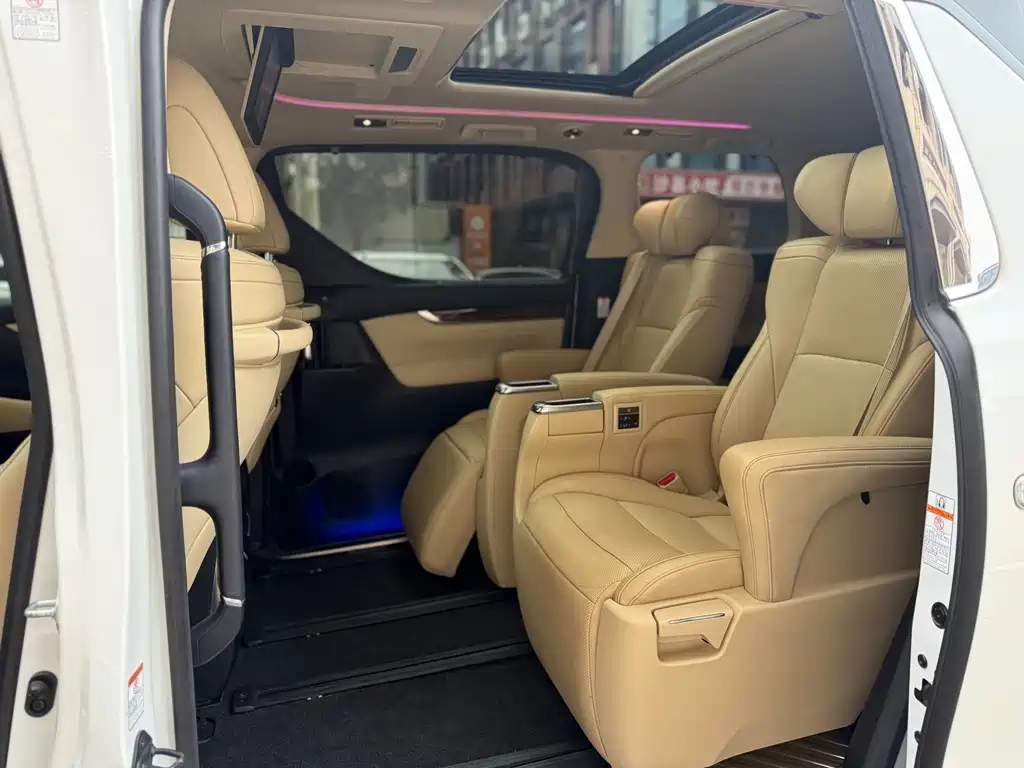 Toyota Alphard — фото 19