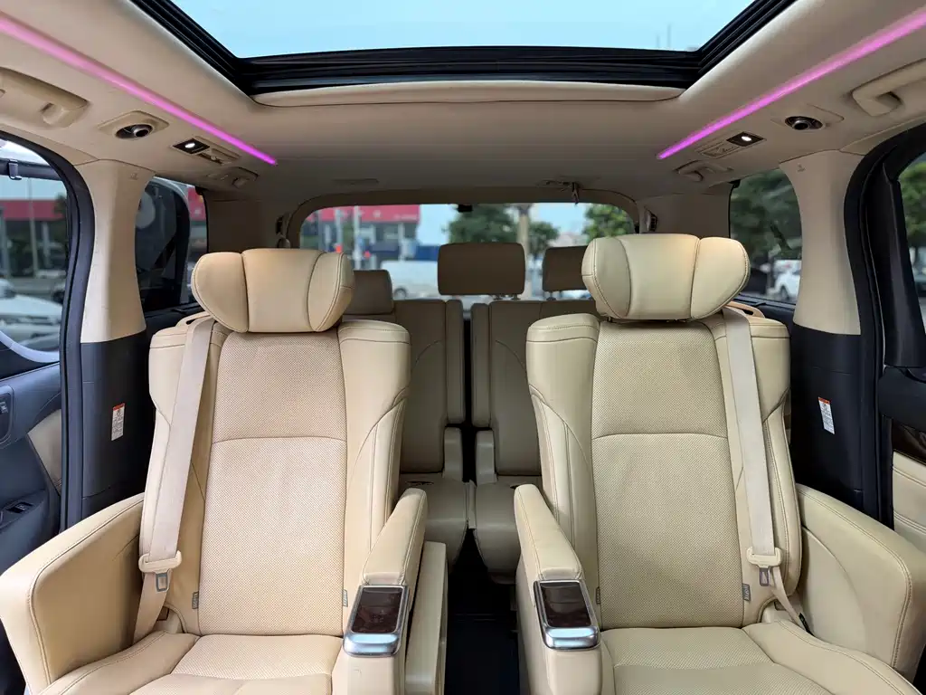 Toyota Alphard — фото 20