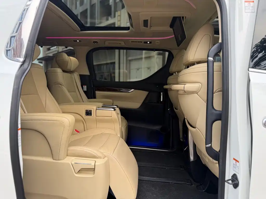 Toyota Alphard — фото 21