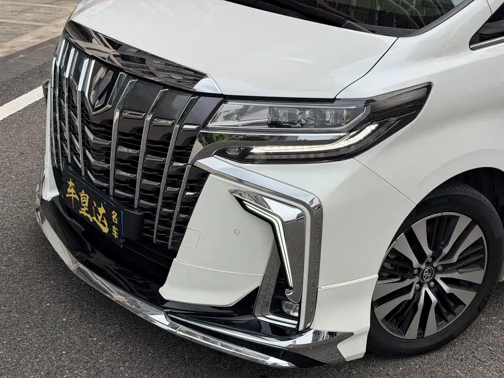 Toyota Alphard — фото 4