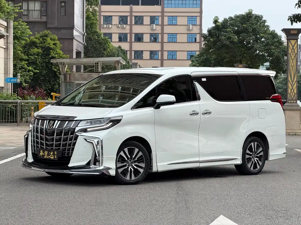 Toyota Alphard — фото 6