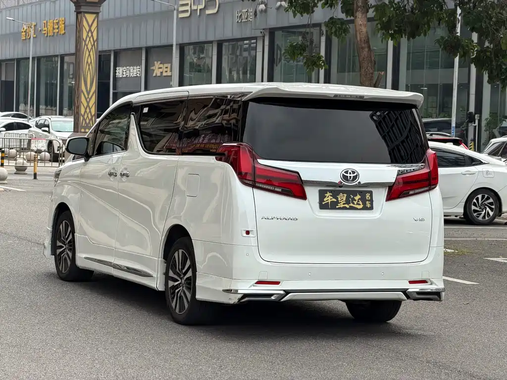 Toyota Alphard — фото 7