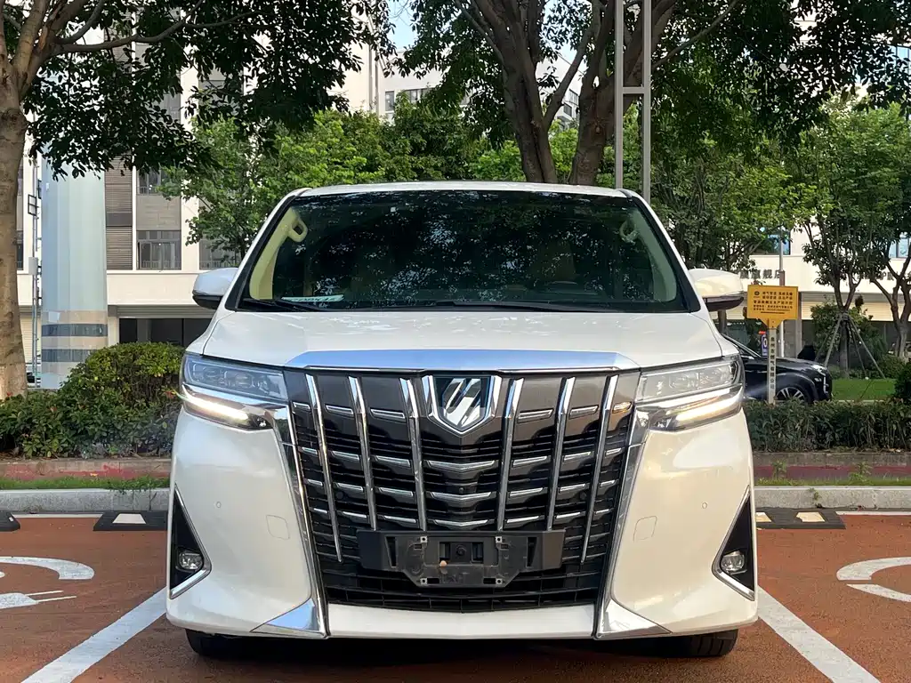 Toyota Alphard — фото 2