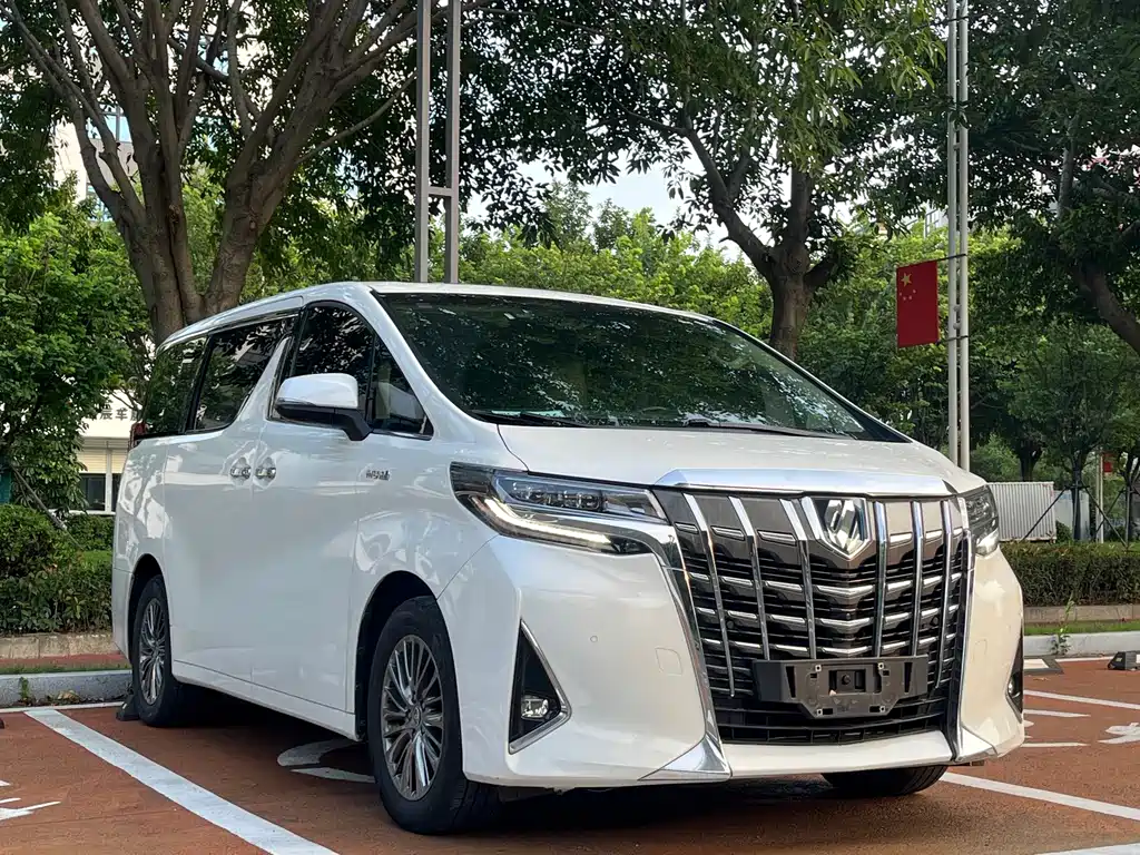 Toyota Alphard — фото 3