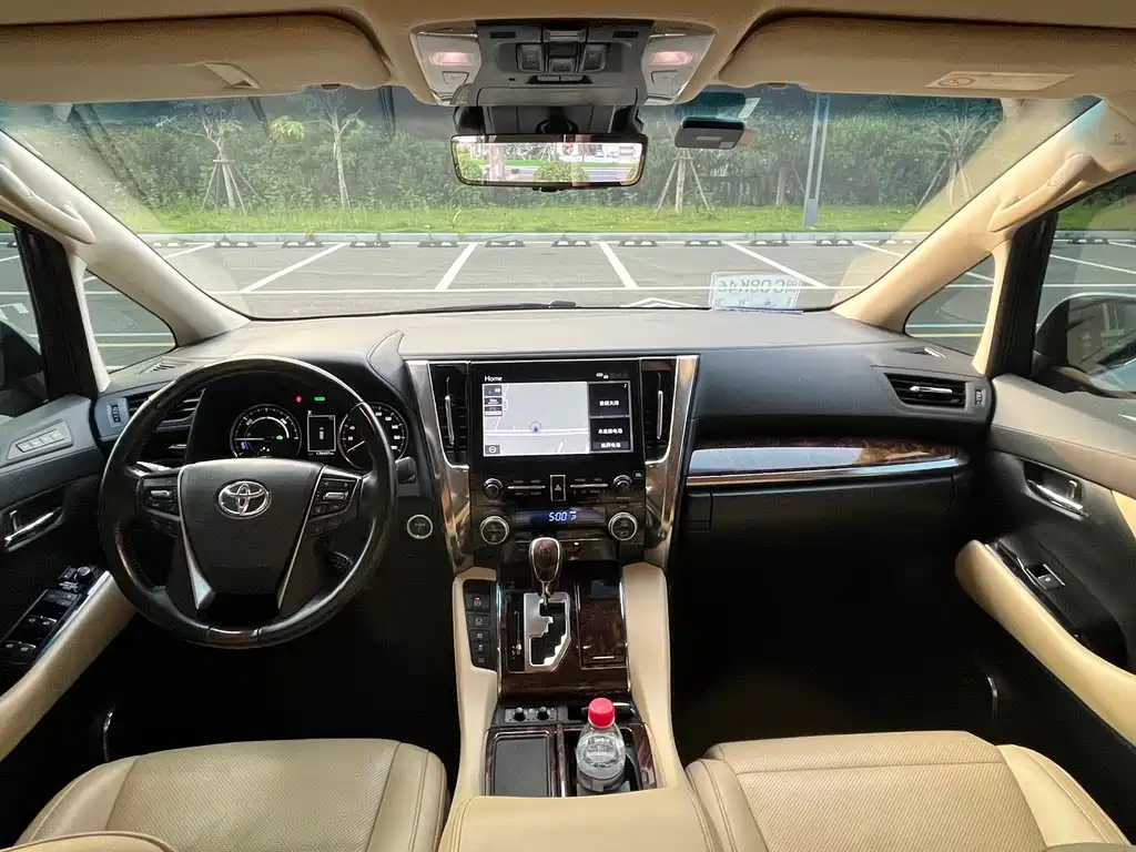 Toyota Alphard — фото 5