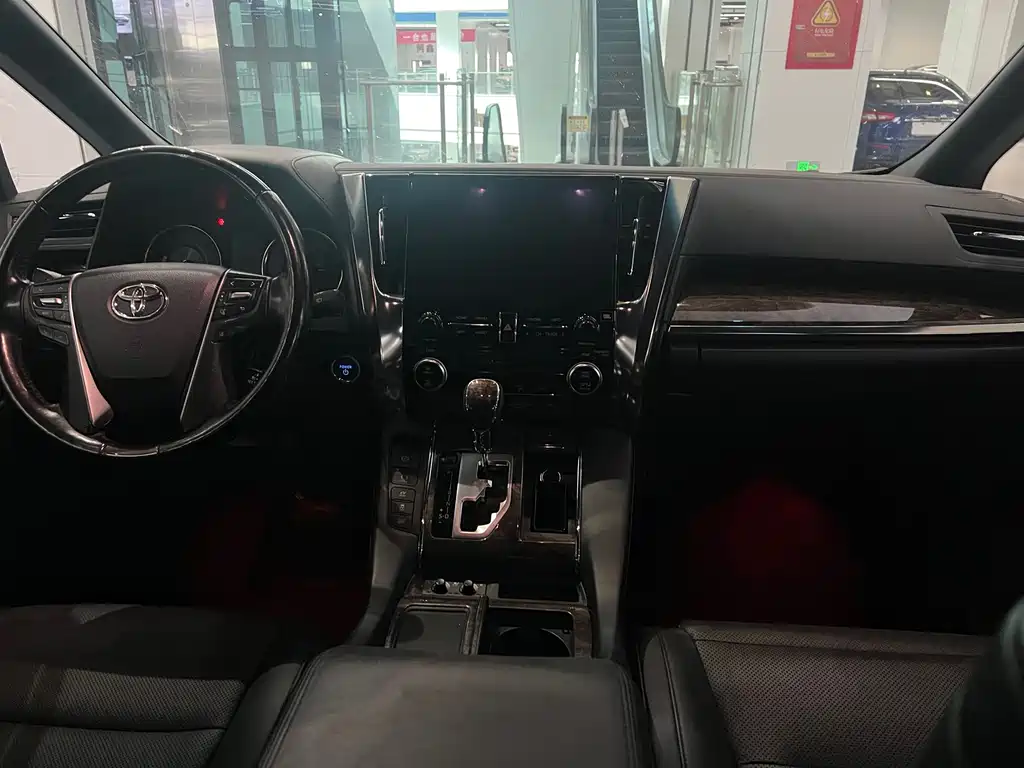 Toyota Vellfire — фото 4