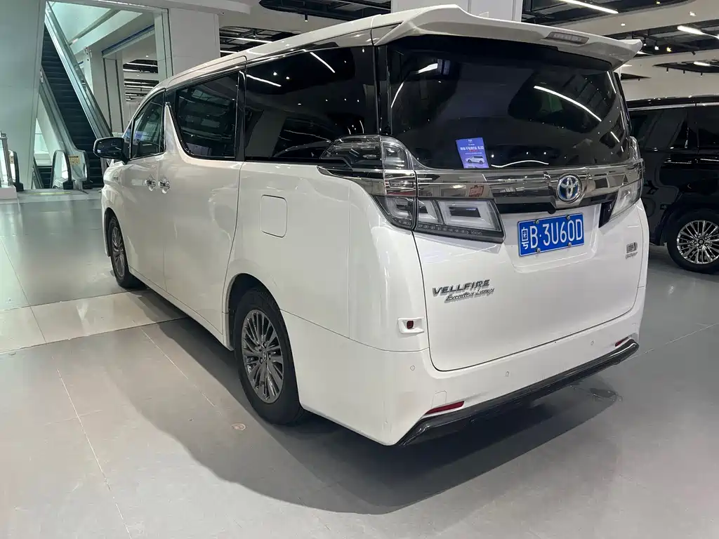 Toyota Vellfire — фото 7