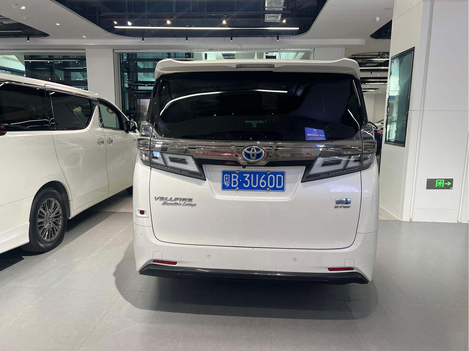 Toyota Vellfire — фото 8