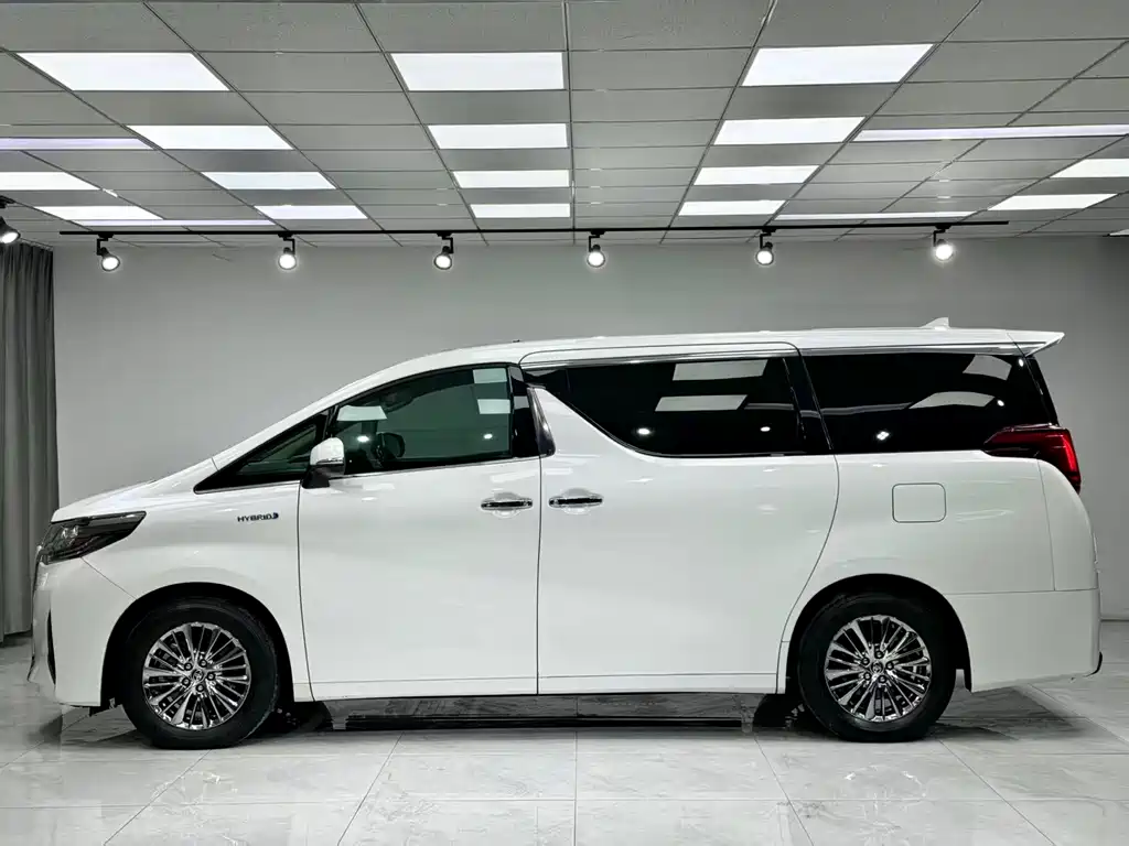 Toyota Alphard — фото 3