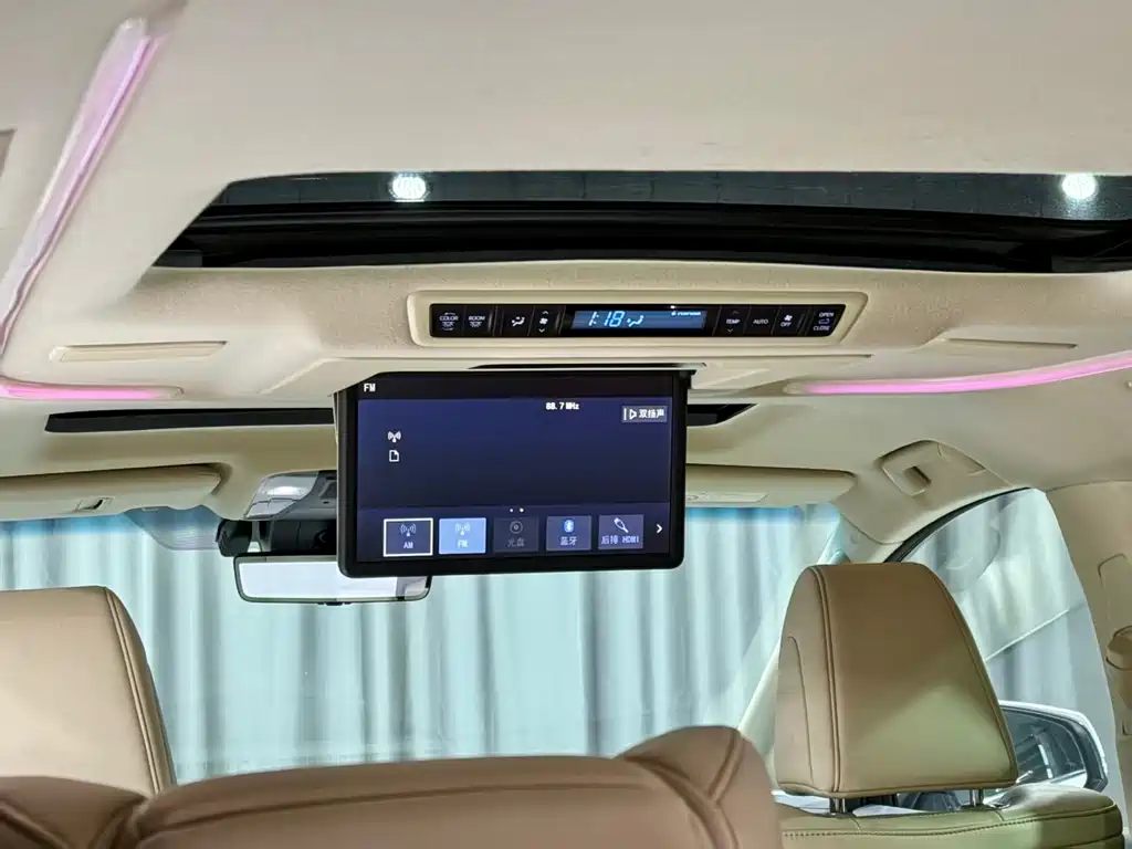Toyota Alphard — фото 5
