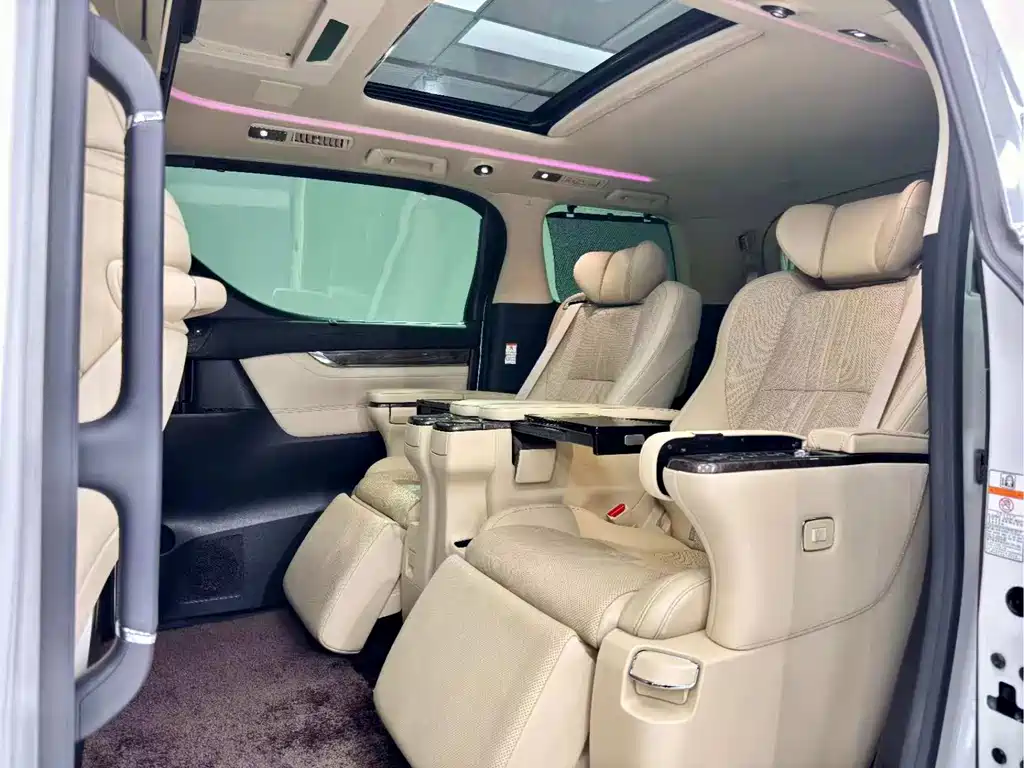 Toyota Alphard — фото 6