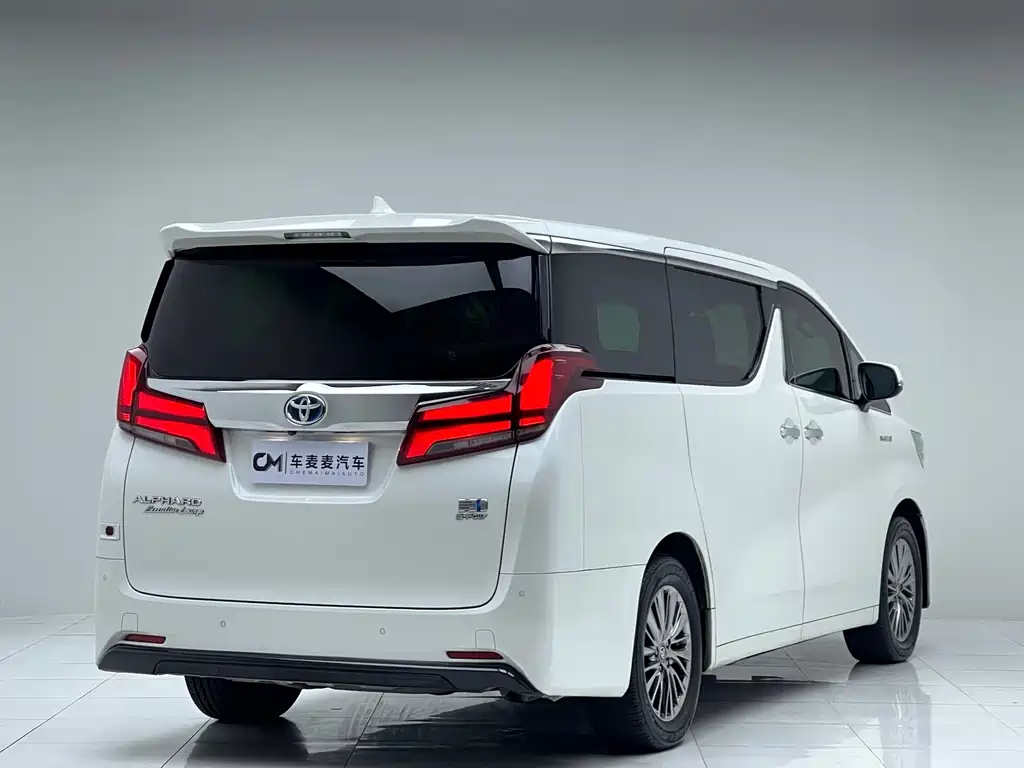 Toyota Alphard — фото 3