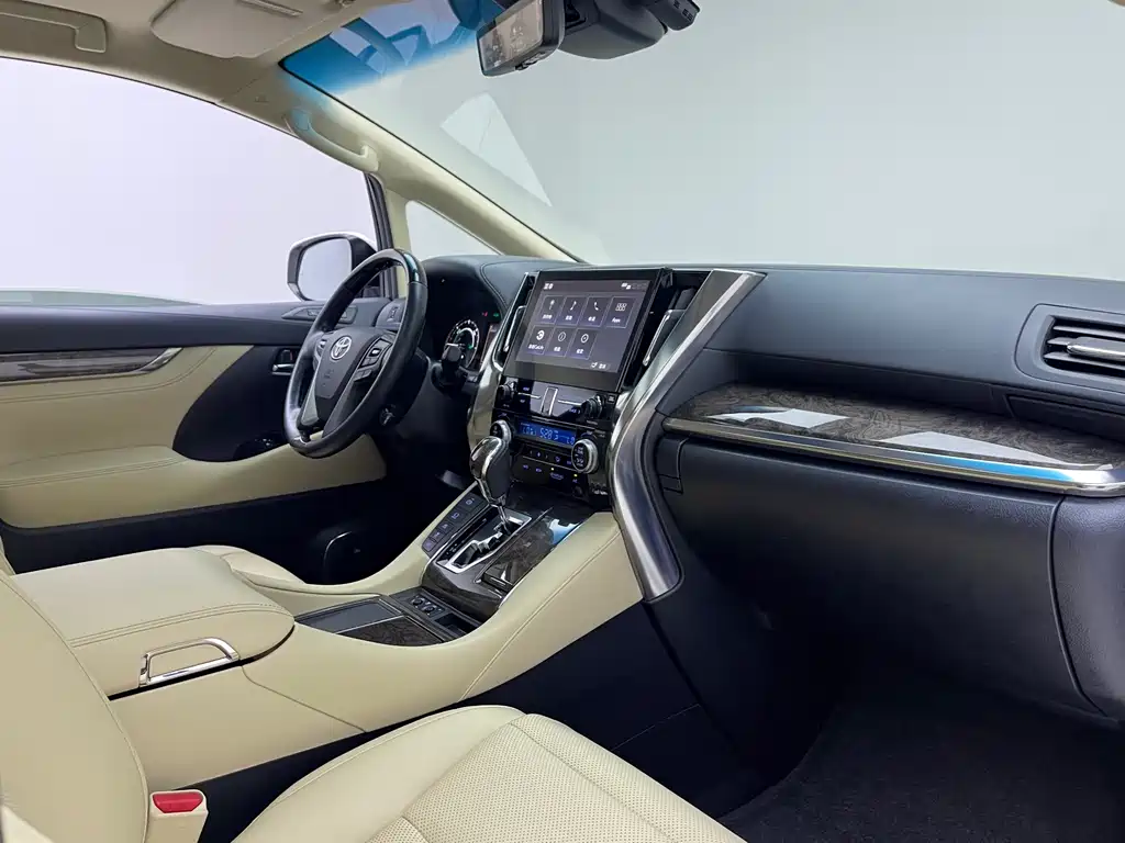 Toyota Alphard — фото 6