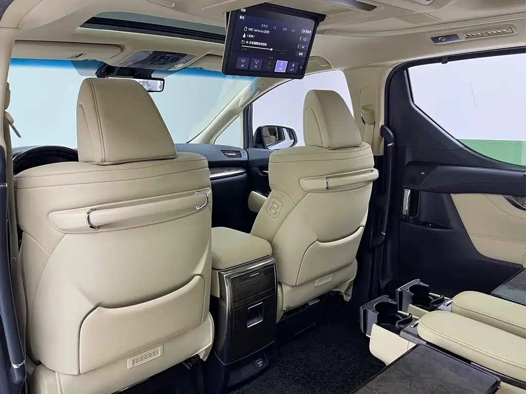 Toyota Alphard — фото 9