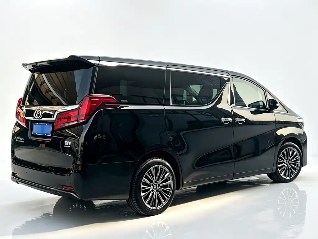 Toyota Alphard — фото 2