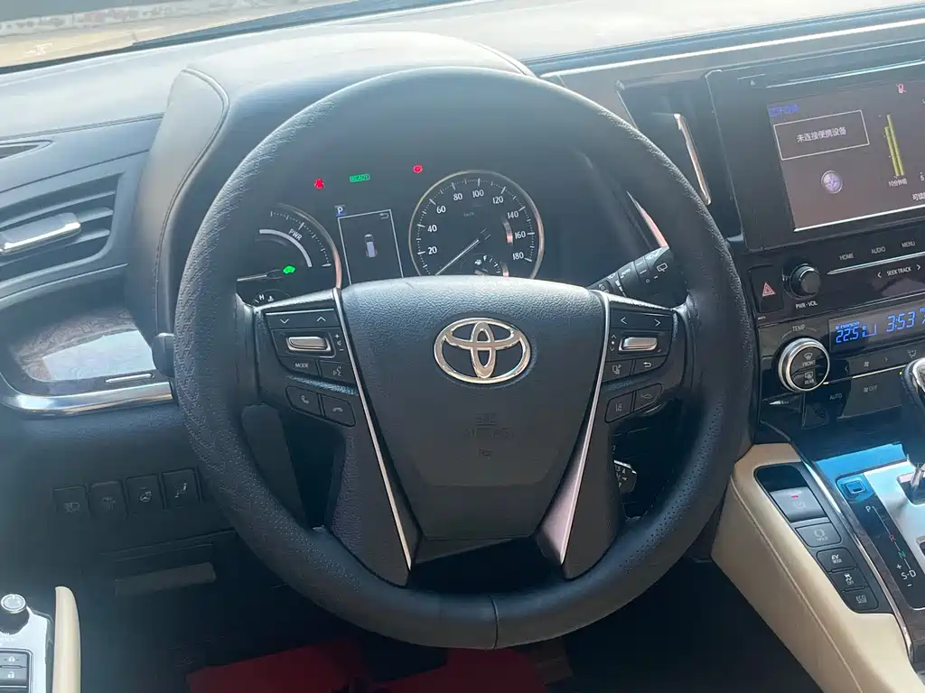 Toyota Alphard — фото 13