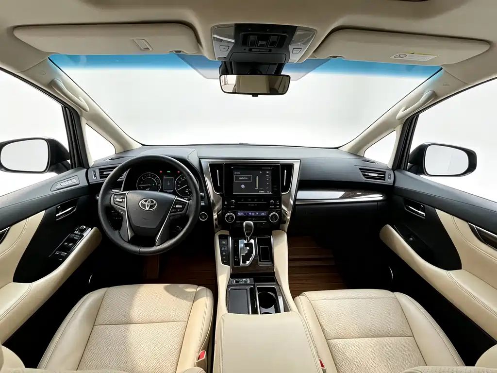Toyota Alphard — фото 9