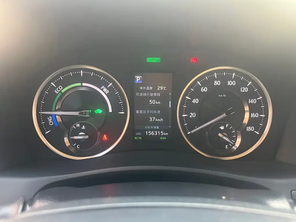 Toyota Alphard — фото 10