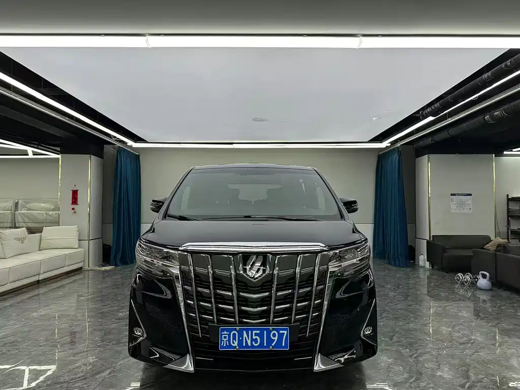 Toyota Alphard — фото 2