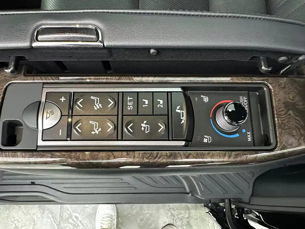 Toyota Alphard — фото 14