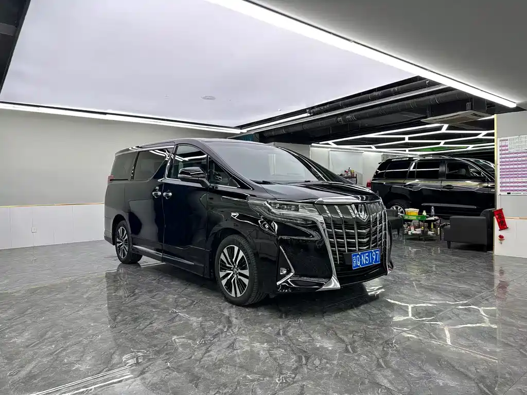 Toyota Alphard — фото 3