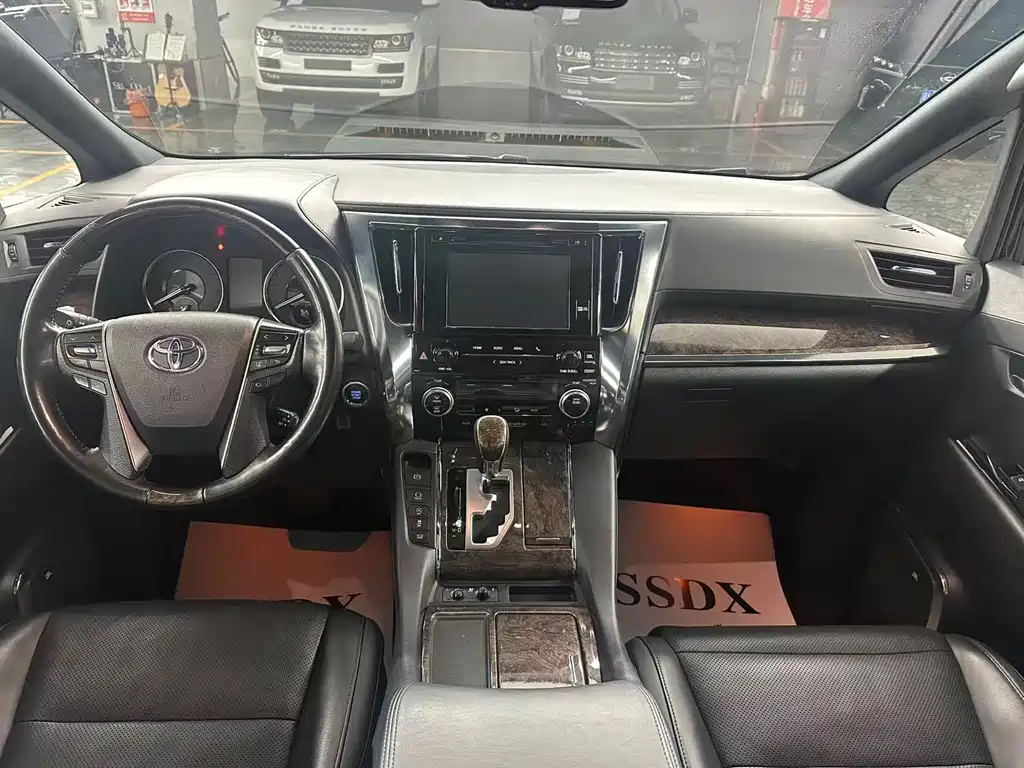 Toyota Alphard — фото 6