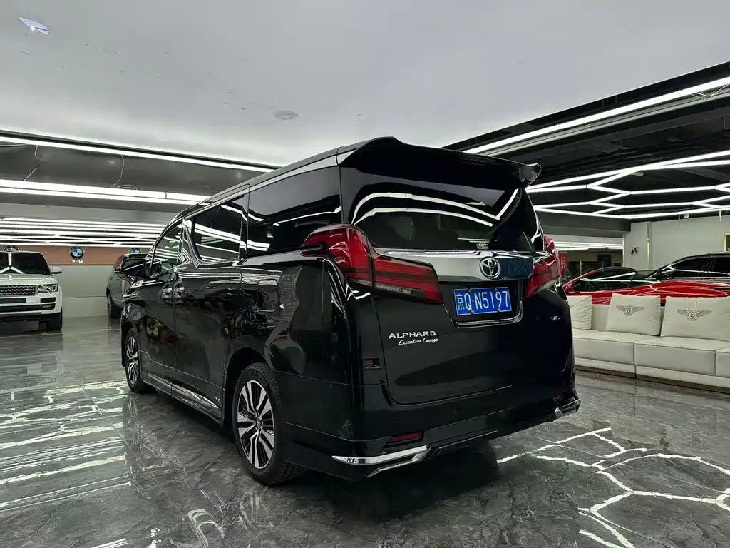 Toyota Alphard — фото 7