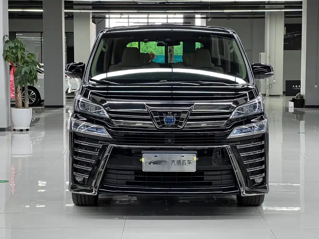 Toyota Vellfire — фото 2