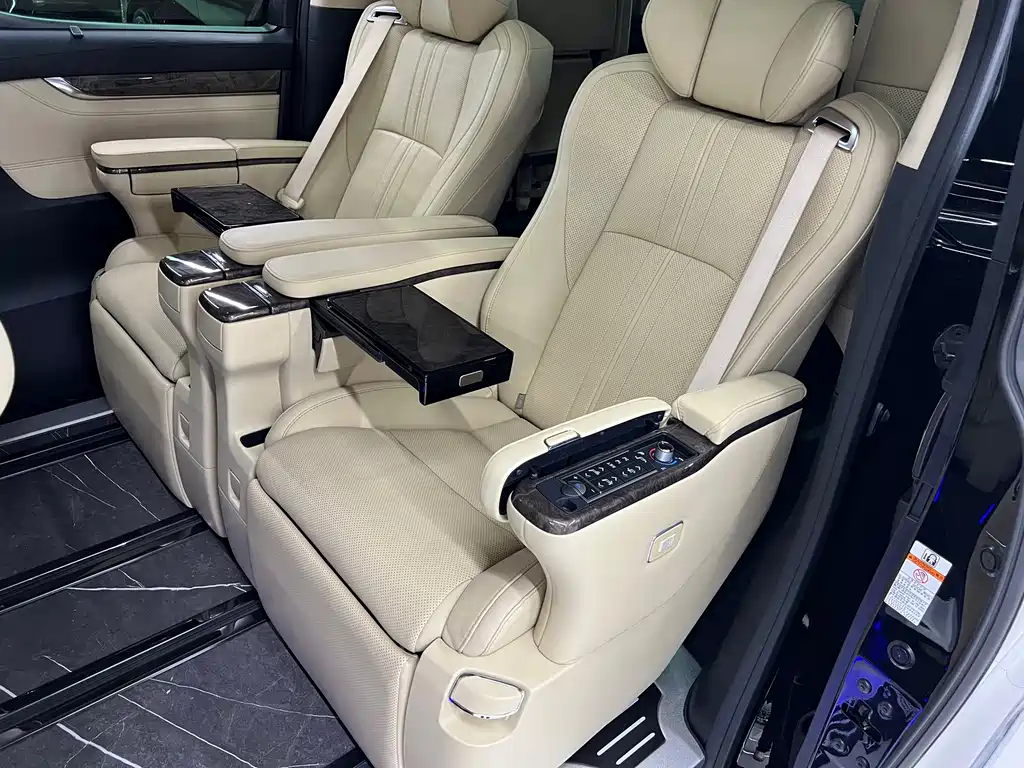 Toyota Vellfire — фото 11