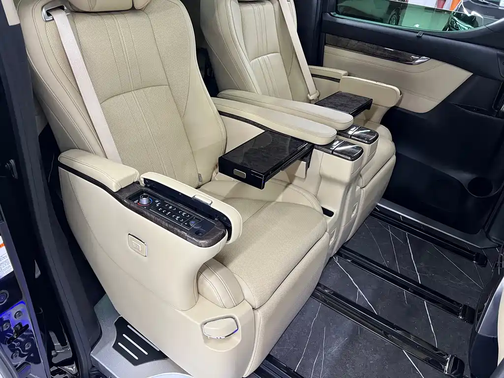 Toyota Vellfire — фото 14