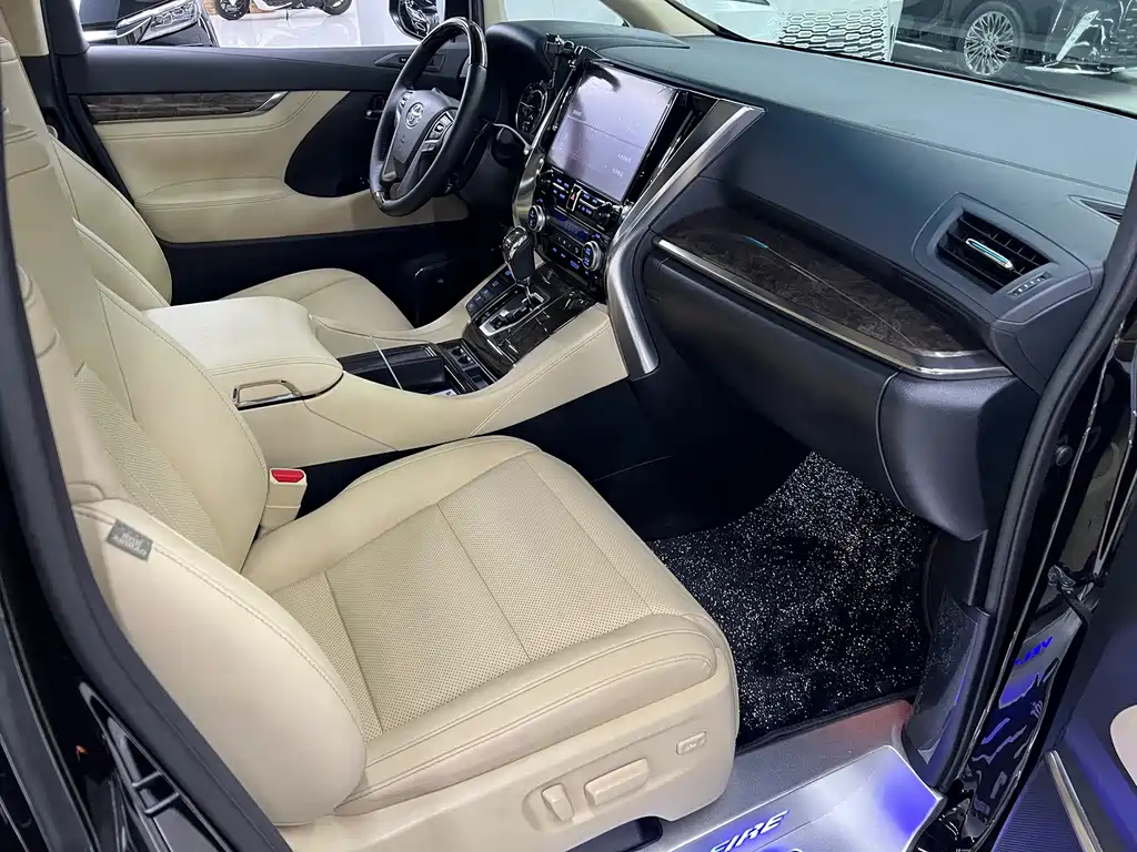 Toyota Vellfire — фото 19