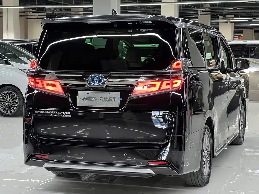 Toyota Vellfire — фото 4