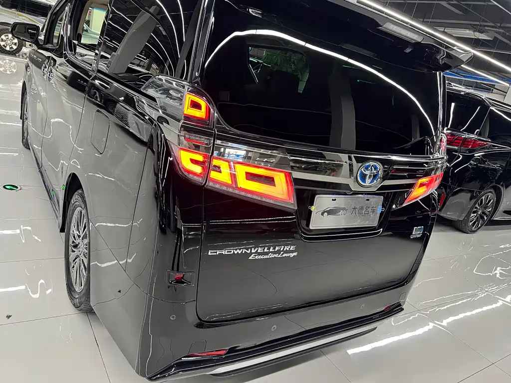 Toyota Vellfire — фото 7