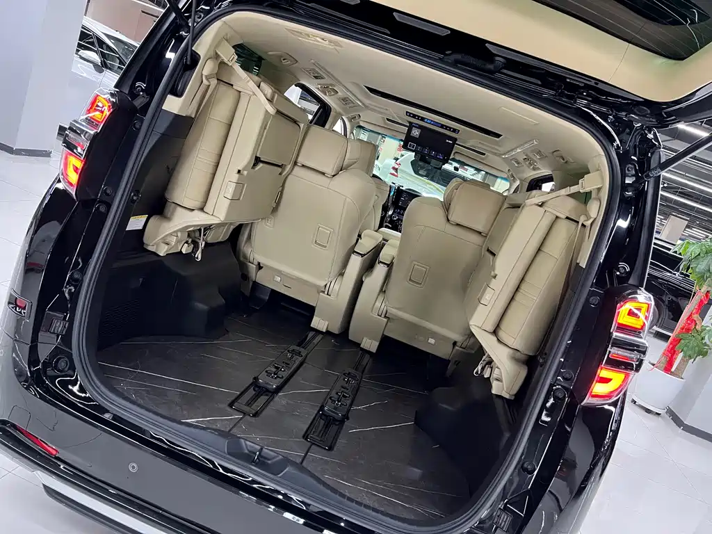 Toyota Vellfire — фото 8