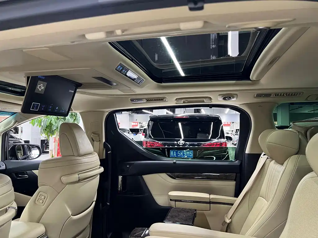Toyota Vellfire — фото 9