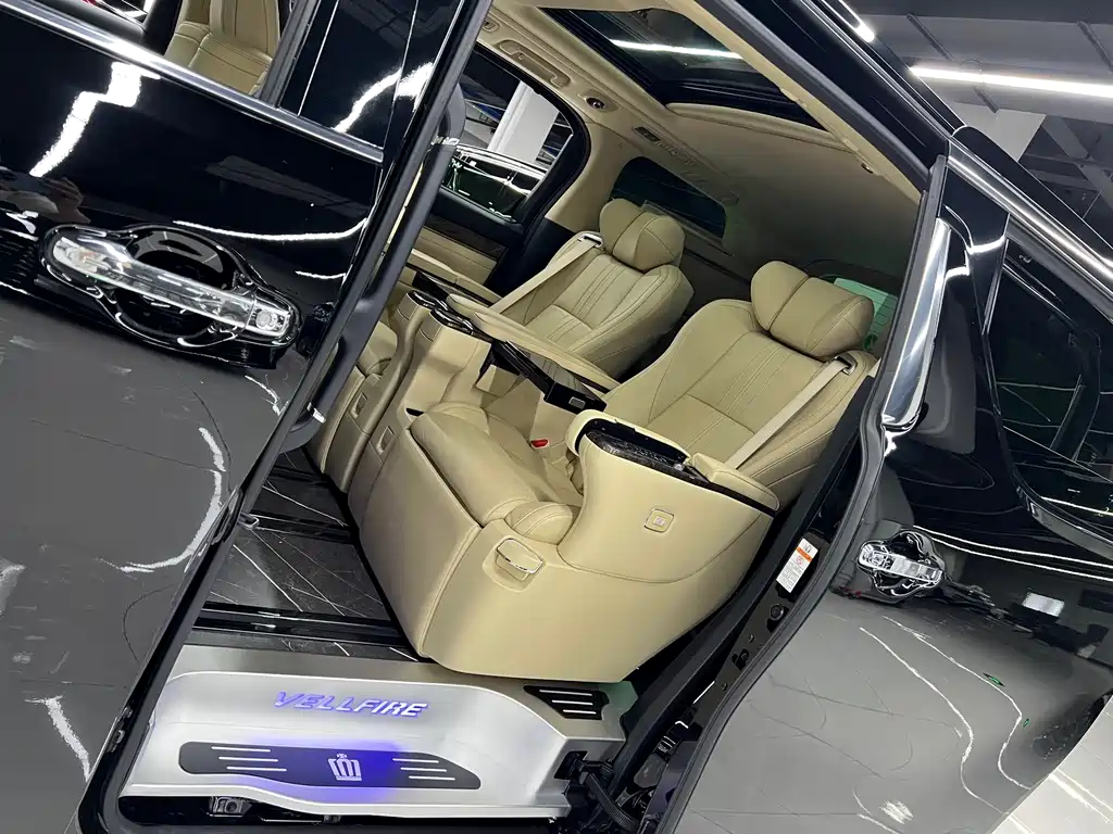 Toyota Vellfire — фото 10