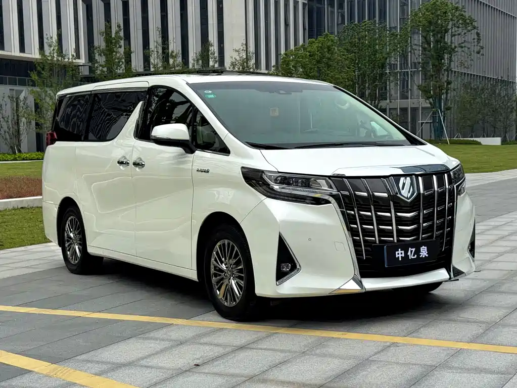 Toyota Alphard — фото 3
