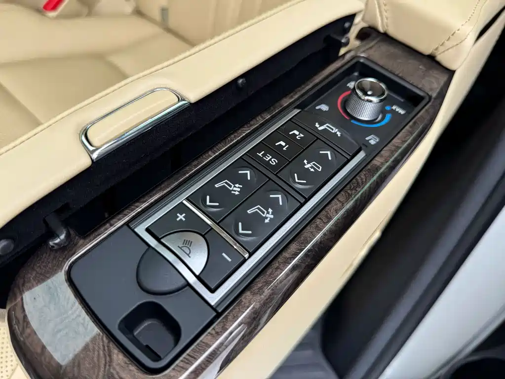 Toyota Alphard — фото 21