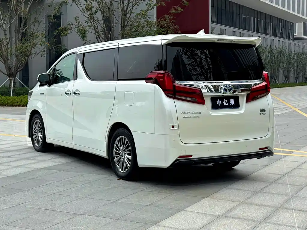 Toyota Alphard — фото 6